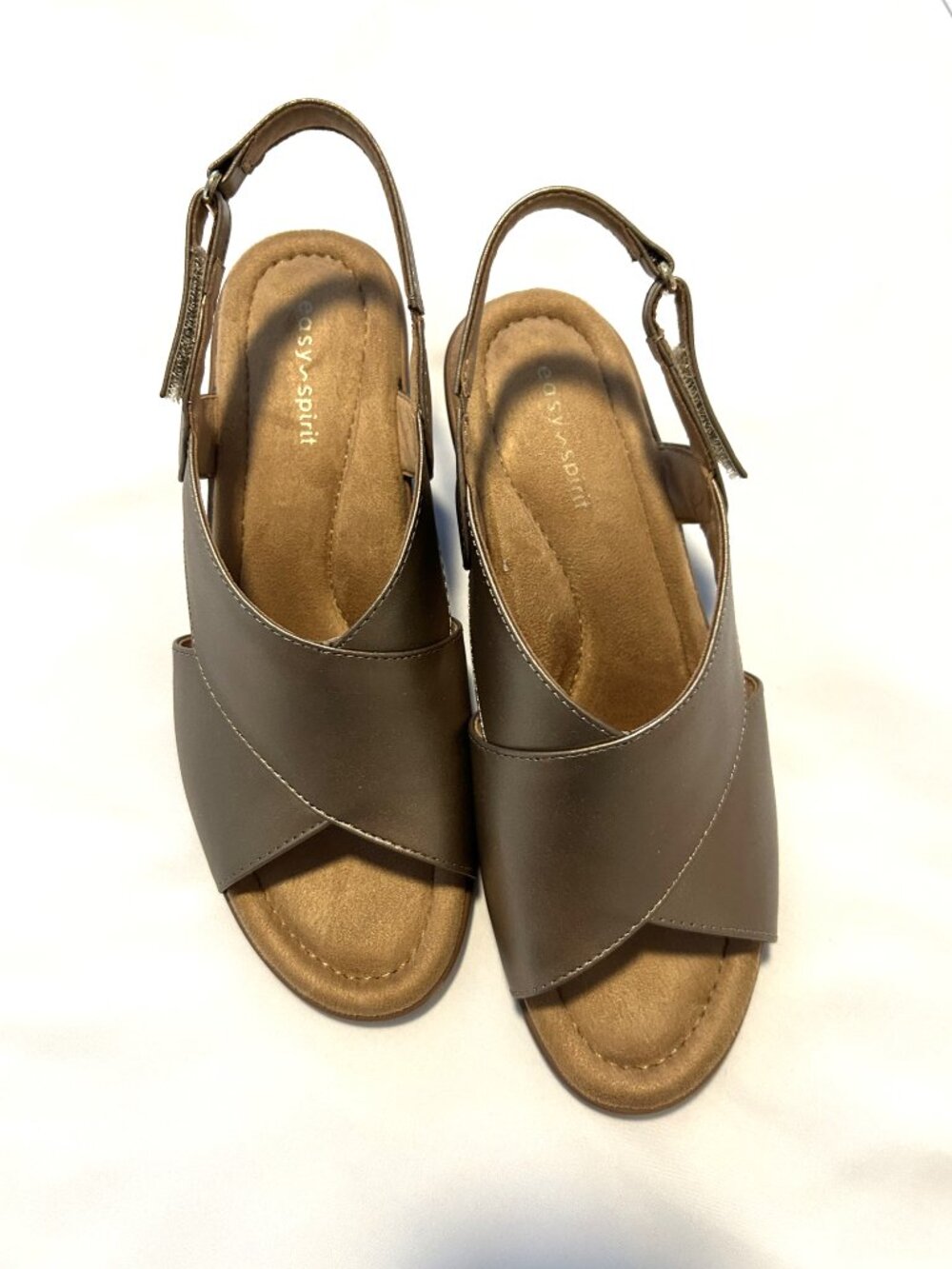 NWOT Easy Spirit Chantal sandals, size 7W